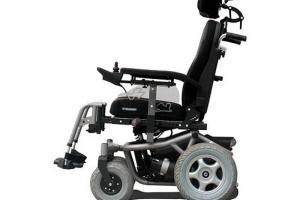 Кресло-коляска повышенной проходимости, оборудованное электроприводом