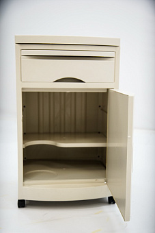 Тумбочка медицинская белая, на колесах, накладка из нержавейки на топе