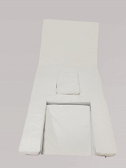 с отверстием для туалетного устройства