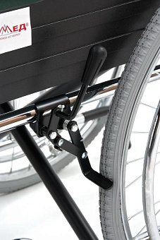 Кресло-коляска с возможностью опускания спинки самим пациентом