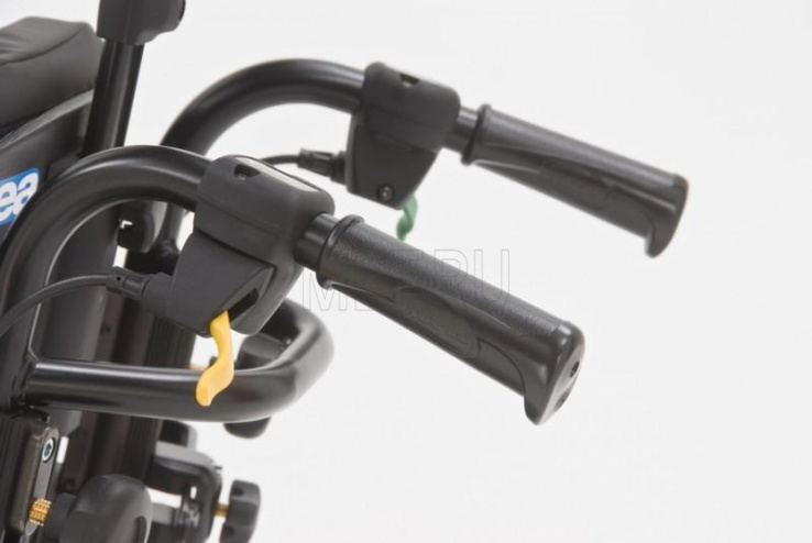 Invacare REA Azalea Minor Кресло-коляска комфортное маленького размера от производителя