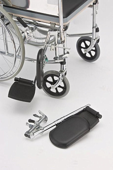 Кресло-коляска с высокой спинкой, подголовником и сан.оснащением