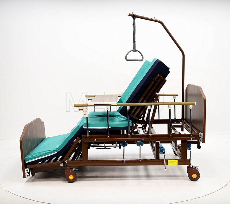 МЕТ REMEKS XL Механическая медицинская кровать для ухода за лежачими больными с  переворотом и туалетом,  с увеличенной шириной ложа MET