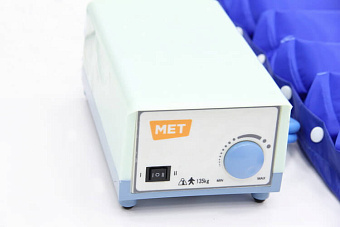 Противопролежневый трубчатый матрас  шириной 1200 мм с отверстием для туалета