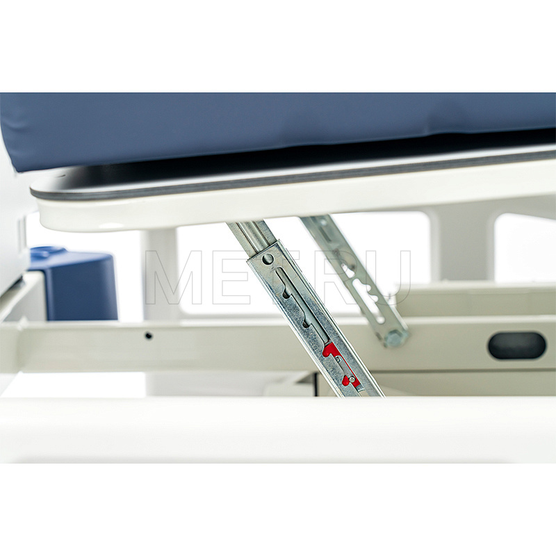 MET A8 Кровать реанимационная с панелью управления для медсестры и пультом пациента MET