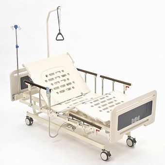 Функциональная медицинская кровать с электрическими регулировками пластикового ложа и металлическими боковыми ограждениями