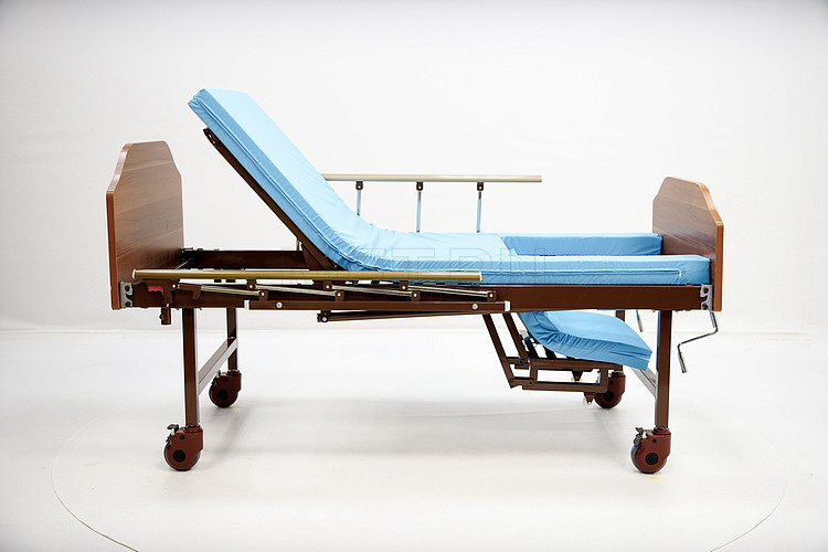 MET KARDO LIGHT Кровать механическая с функцией кардиокресло, независимыми винтовыми регулировками, на колесах