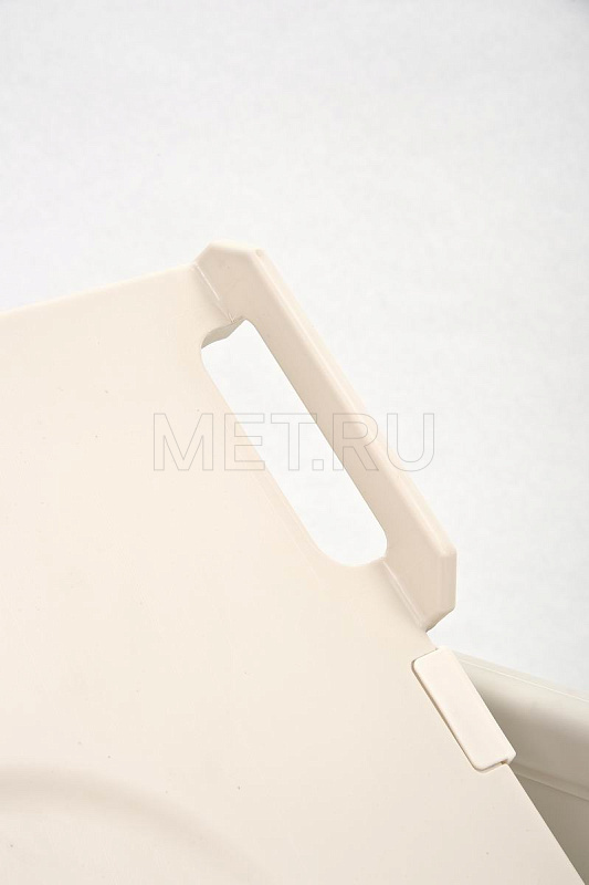 ЛЕГО Е4 ТРЕХ-Функциональная медицинская кровать с электрическими регулировками пластикового ложа и пластиковыми боковыми ограждениями МЕТ