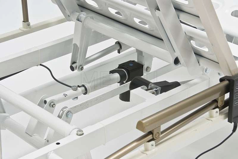 RS 201 Кровать медицинская трёхфункциональная с электрическими приводами MET