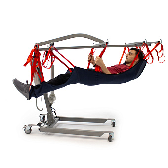 Электрический подъемник с траверсой для перемещения больных в положении лежа 