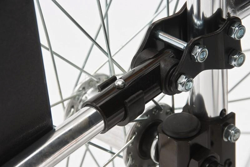 FS 250 LCPQ-46 Кресло-коляска с подъемными подножками МЕТ