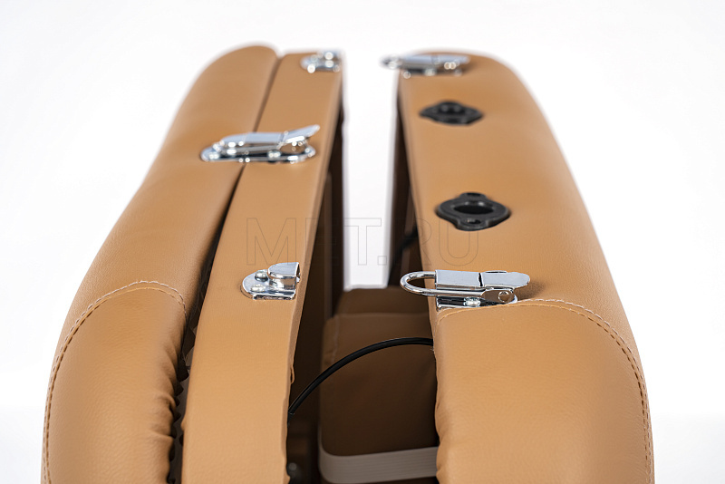 MET Comfort PRO W3 Стол массажный на деревянном каркасе, с трёхсекционной панелью коричневого цвета MET