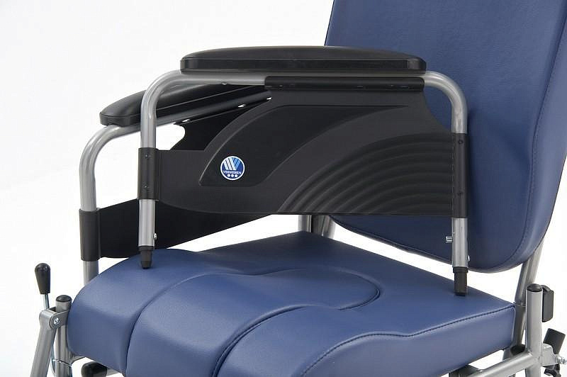 Vermeiren 9303 (Бельгия) Кресло-каталка с сан.оснащением и возможностью наезда на унитаз, 46 см