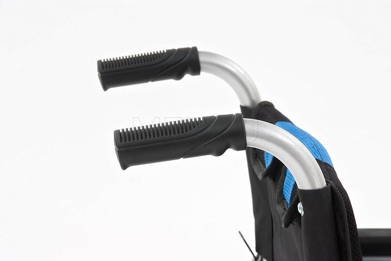 LK 1008 Кресло-коляска электрическое переднеприводное MET