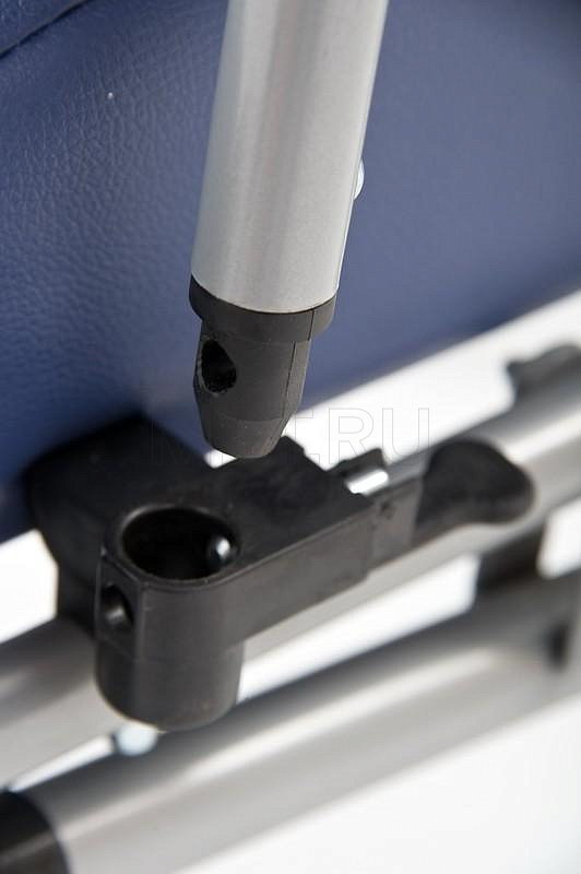 Vermeiren 9303 (Бельгия) Кресло-каталка с сан.оснащением и возможностью наезда на унитаз, 46 см