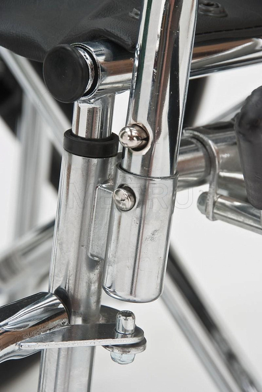 1618C0303-46 ( Mag ) Кресло-коляска инвалидная со съемными поручнями и подножками