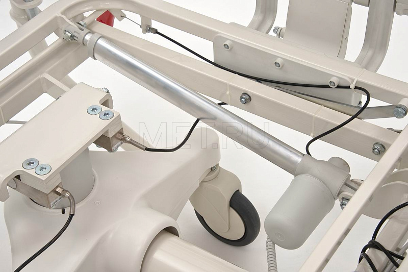 MET TATRA Реанимационная  кровать с ВЕСАМИ на   колоннах- DeWert МЕТ