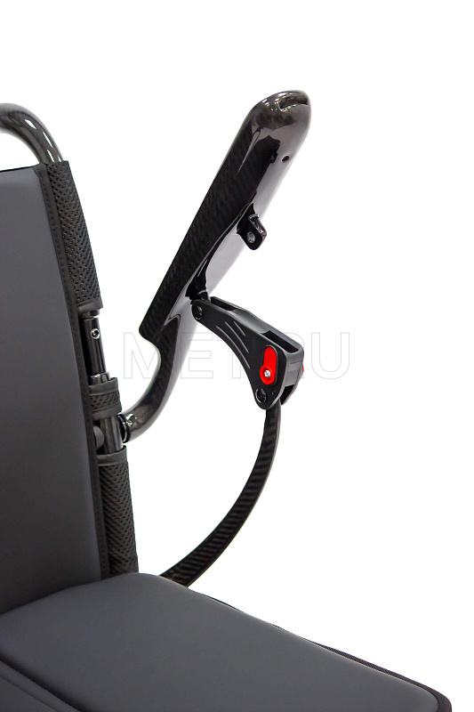 MET CARBONYX 15 Кресло-коляска складная с электроприводом MET