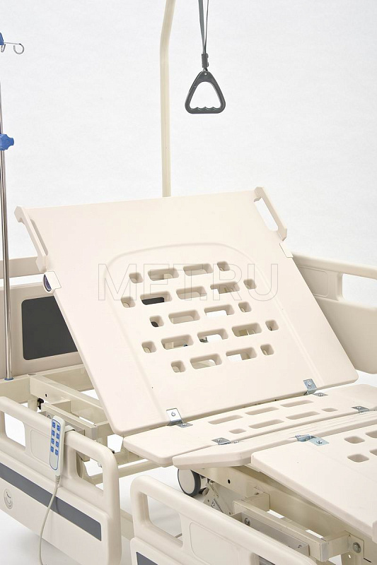 ЛЕГО Е4 ТРЕХ-Функциональная медицинская кровать с электрическими регулировками пластикового ложа и пластиковыми боковыми ограждениями от производителя