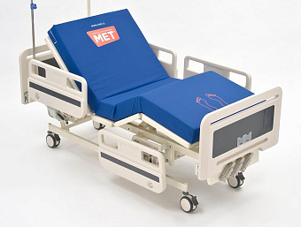 Функциональная медицинская кровать с механическими регулировками пластикового ложа и пластиковыми боковыми ограждениями
