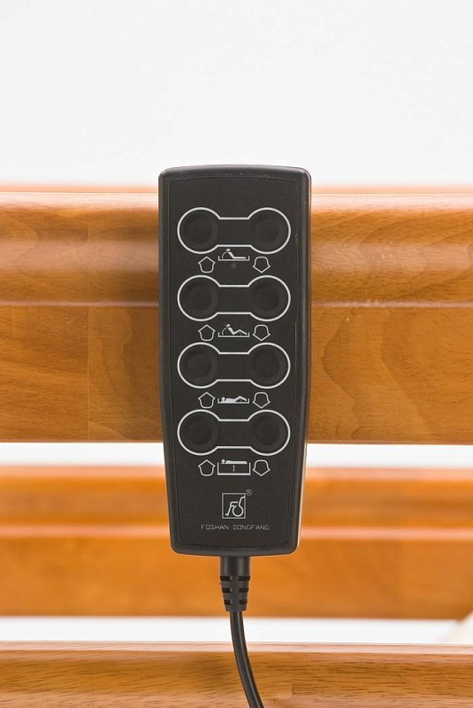 FS 3236WM Медицинская кровать с электроприводом и деревянными спинками от производителя