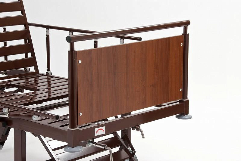 КМФ 942 кардио Кровать кресло  для лежачих больных  с туалетом и столиком, складные ограждения МЕТ