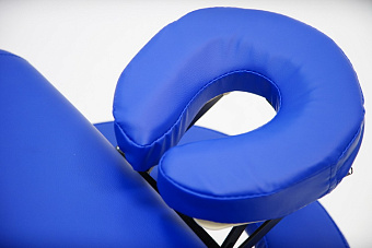 Стол массажный на деревянном каркасе, с трёхсекционной панелью синего цвета