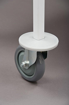 Стол манипуляционный с пластиковыми столешницей и полками