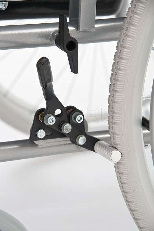 Vermeiren 9300 (Бельгия) Кресло-коляска с санитарным оснащением ширина сиденья 46 см MET