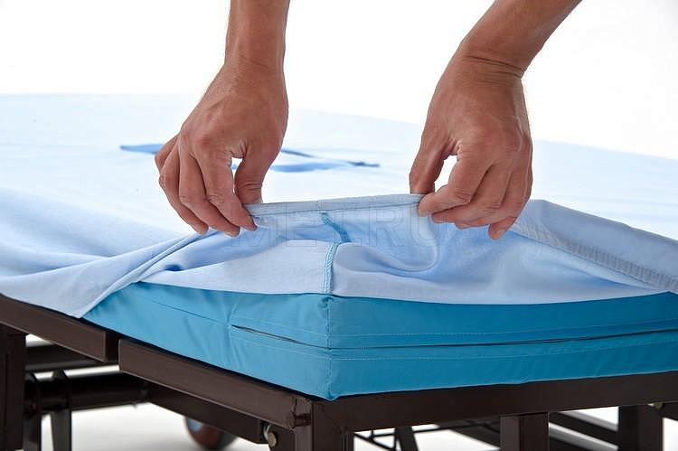 Три комплекта простыней Простыни натяжные двухсоставные к кроватям КМФ (три комплекта) MET