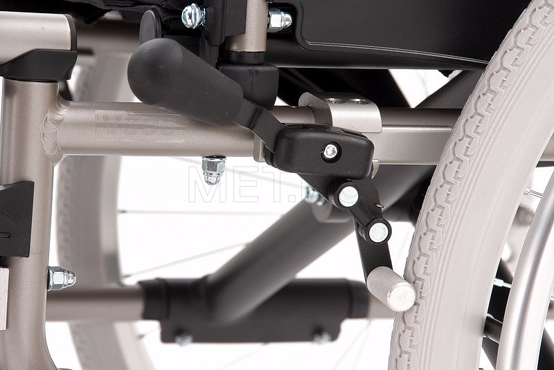 Тормоз-фиксатор на сдвижном кронштейне Vermeiren V300 DC-44см ПНЕВМО Кресло-коляска Vermeiren V300 DC-44см. механическая многофункциональная, на пнематических колёсах от производителя