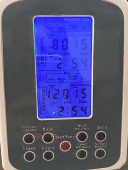 Педальный тренажер с электроприводом и микрокомпьютером