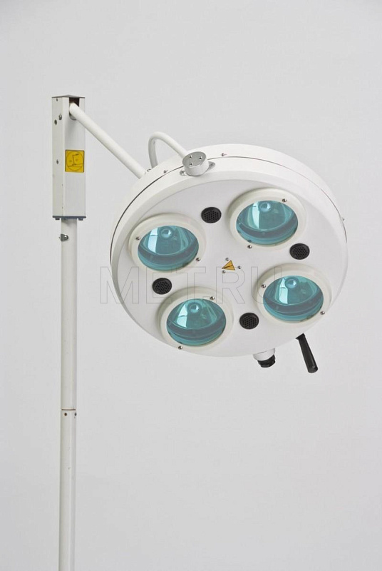 L734 Светильник хирургический передвижной четырехрефлекторный