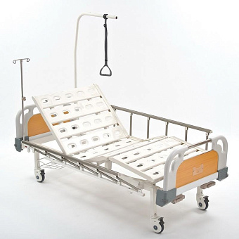 Кровать четырехсекционная с винтовыми регулировками, с бок. ограждениями и штангой