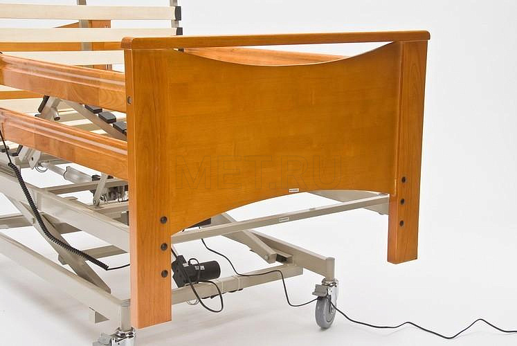 FS 3236WM Медицинская кровать с электроприводом и деревянными спинками