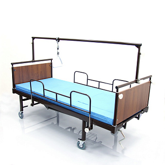 Кровать-кресло с тренировочной рамой для механотерапии и/или тракции