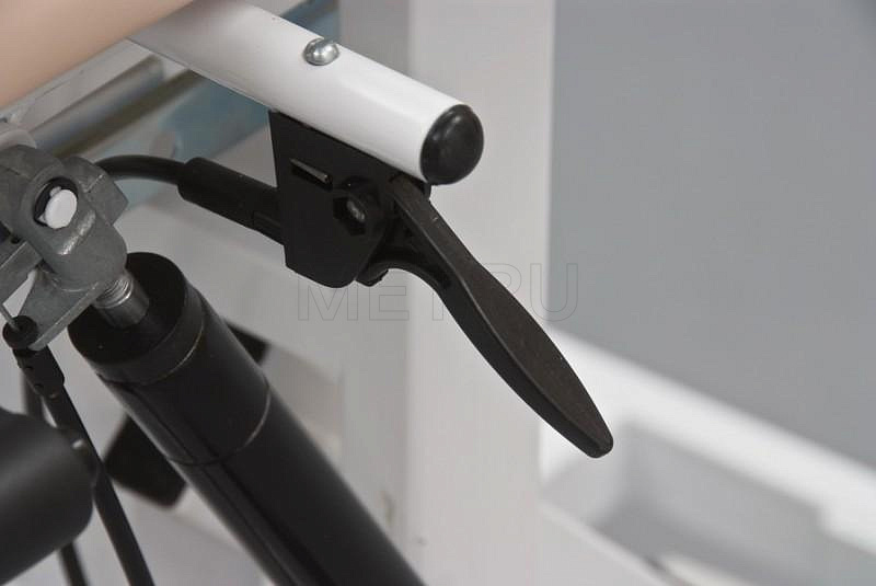 02Э Гинекологическое кресло  с регулировкой высоты бежевое, на электроприводе MET