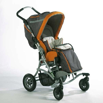 Прогулочное кресло-коляска для детей  с зимним мешком