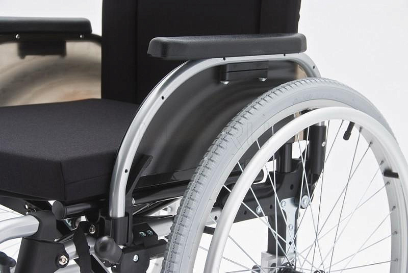 Otto Bock START ЛИТЫЕ КОЛЕСА Кресло-коляска комнатное с шириной сиденья 43 cм MET