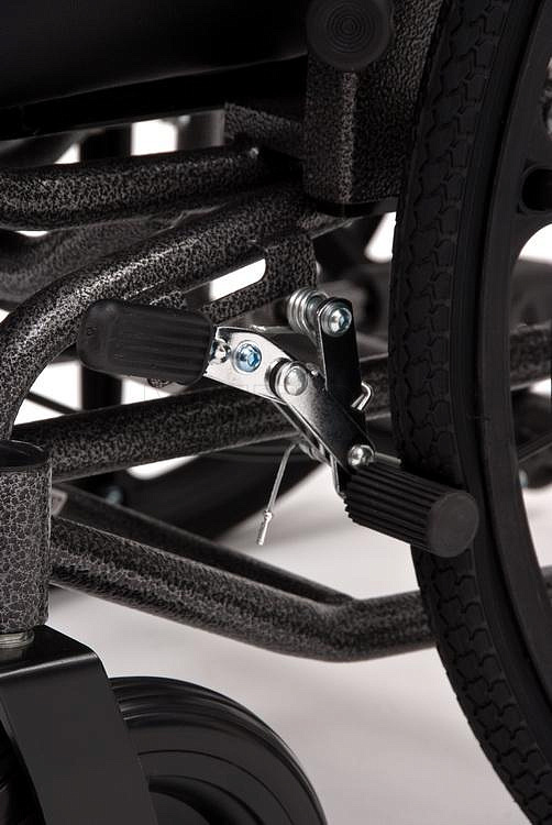 FS204 BJG NEW Кресло-коляска  с сиденьем автомобильного типа, шириной 46 см МЕТ