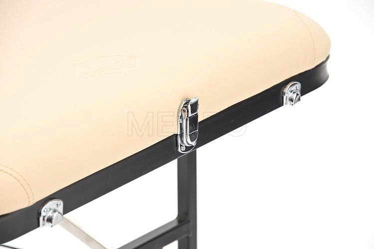 Замок багажного типа, фиксирующий панели стола в сложенном положении JFST02 Раскладной трёхсекционный массажный стол на стальном каркасе, бежевый