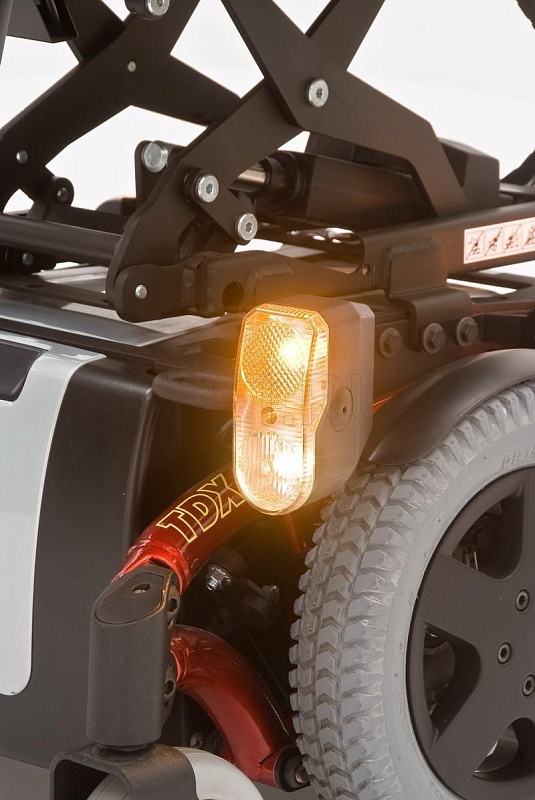 Invacare TDX Кресло-коляска электрическая с функцией подъема сидения MET