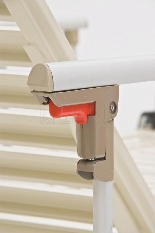 F-43 с боковыми огражд., без штанги для подтягивания Медицинская кровать с туалетом и положением кардио-кресло MET