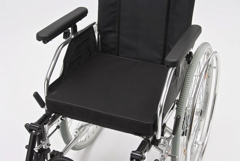 FS 250 LCPQ-41 Кресло-коляска с подъемными подножками, различные размеры, без подушки MET