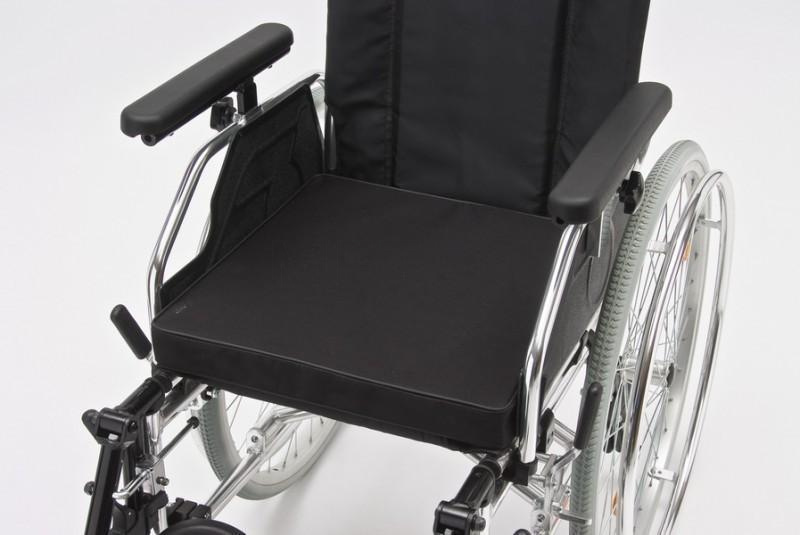 FS 250 LCPQ-41 Кресло-коляска с подъемными подножками, различные размеры, без подушки MET