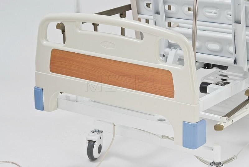 RS 301 Кровать медицинская с электроприводом регулировки секций MET