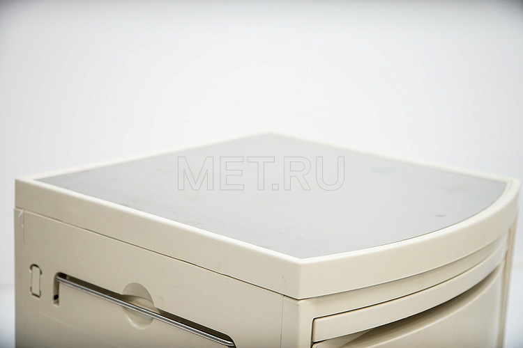 МЕТ ТК-110 Тумбочка медицинская белая, на колесах, накладка из нержавейки на топе МЕТ