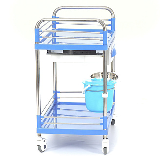 Стол манипуляционный с двумя полками, тазом и ведерком на кронштейнах