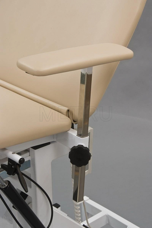  Кресло смотровое с двумя электроприводами, бежевое