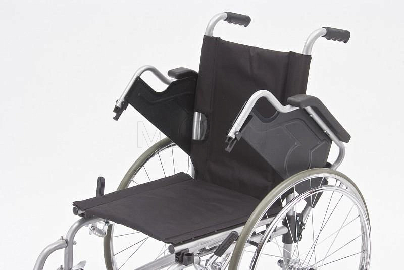 FS 909-46 Кресло-каталка инвалидное MET